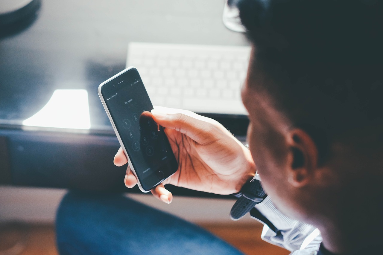 Health Cloud brings healthcare to patients. 